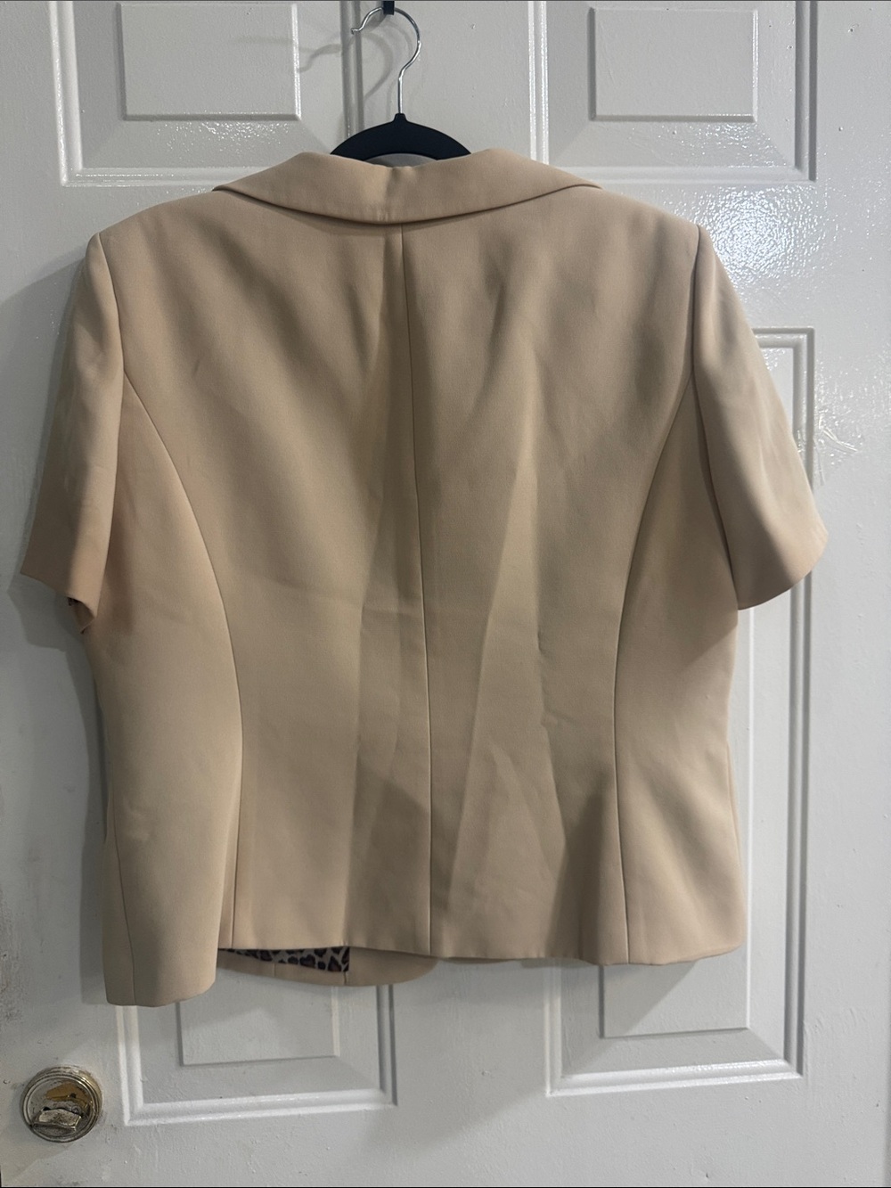 Le Suit Women's Cream Short-Sleeve Blazer with Layered Shell - Picture 5 of 12